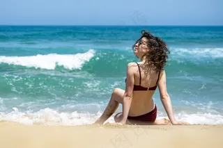海边比基尼美女图片