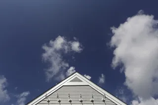 蓝天白云屋顶图片