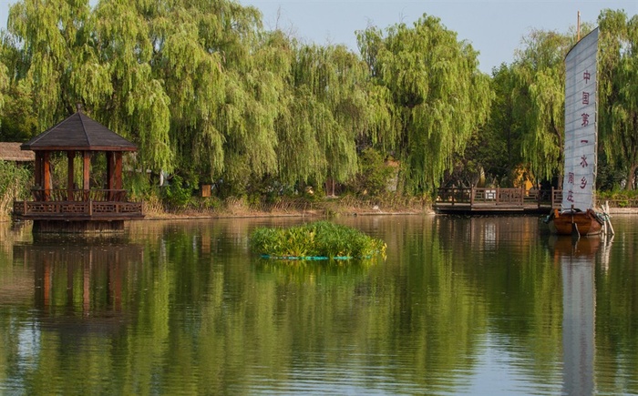 江南水乡周庄湖面