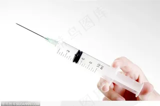 医疗器材-手中的塑料注射器