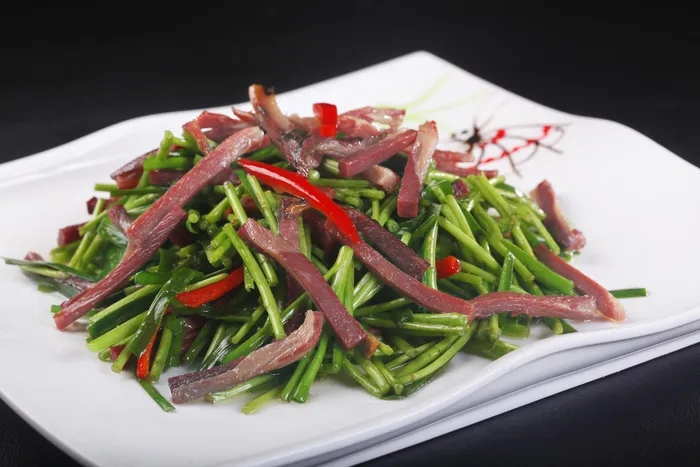 芦蒿韭苔炒腊肉 (1)
