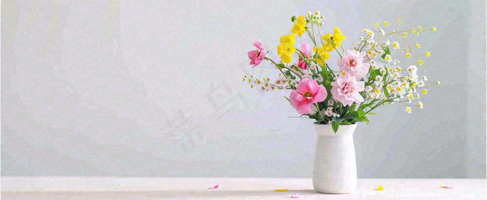 桌面花瓶花束简约情人节花束室内装饰摄影图(1712x704)