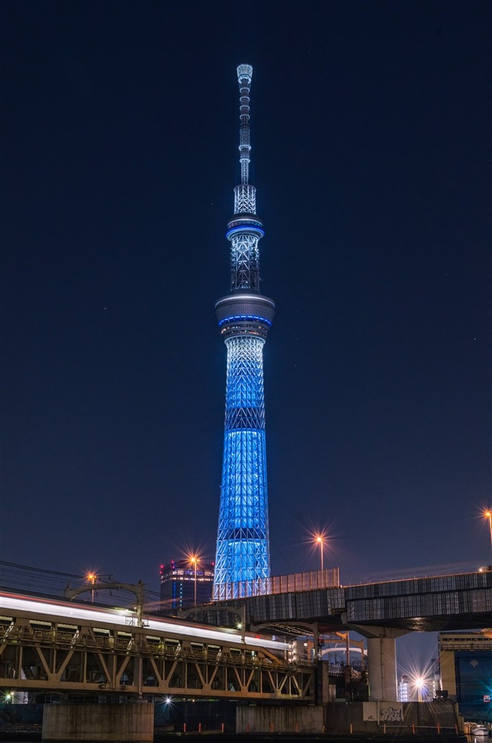 城市夜景路灯摄影图片