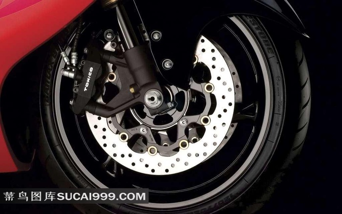 铃木隼摩托车车轮特写