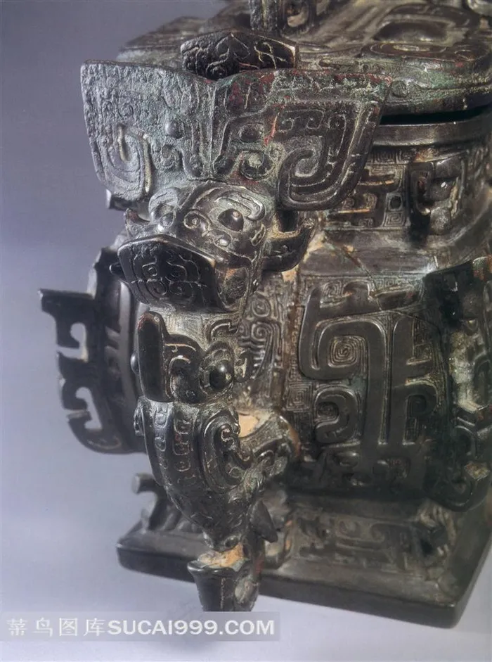古代青铜酒器局部特写