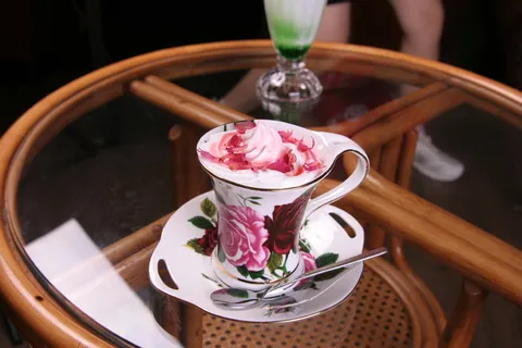 玫瑰夫人-名典咖啡