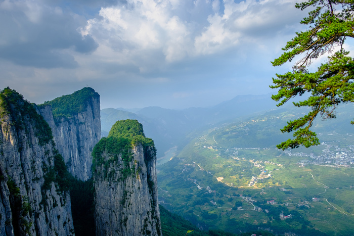 山脉  天空 高清图 白云 云朵 空中 