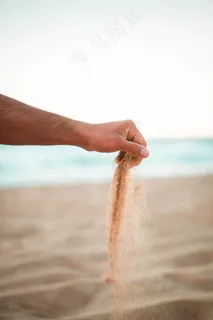 单手握沙飞扬图片 单手握沙飞扬图片