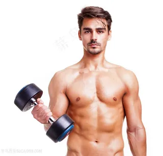 正在举哑铃的男人高清图片