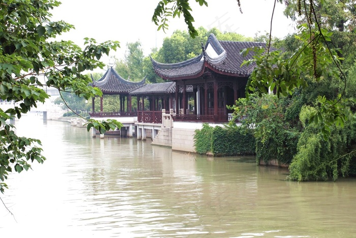 河流上的古建筑