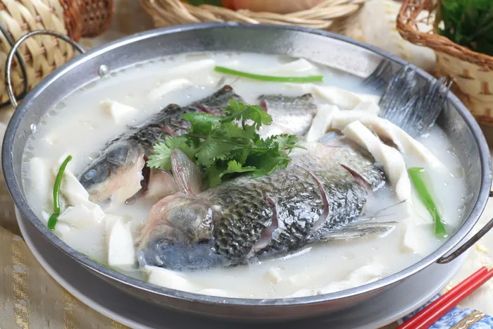 鱼胶豆腐煨鲫鱼 18