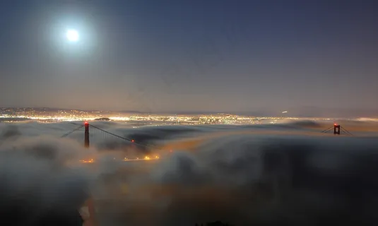 月光下的跨海桥