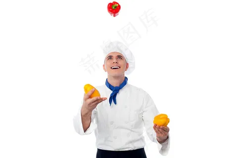用蔬菜玩杂技的厨师