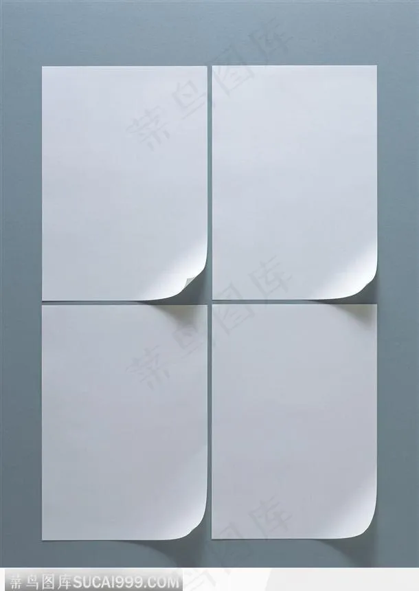 四张卷起一角的纸张