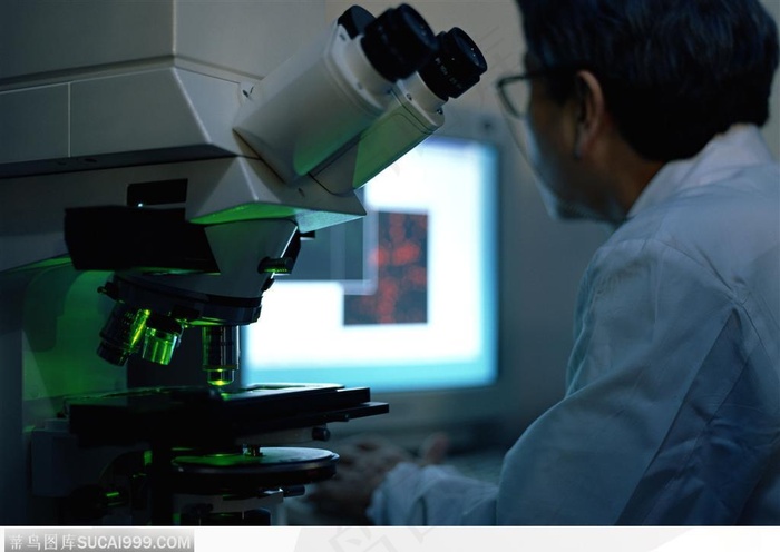 研究实验器具-分析结果的医生
