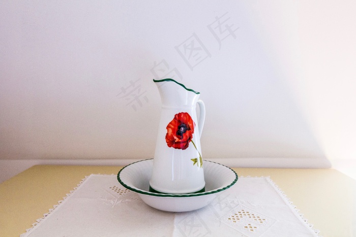 陶瓷花瓶静物图片