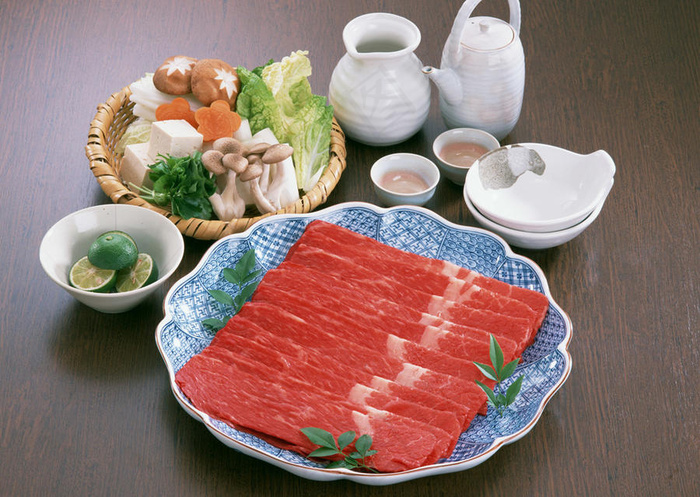 鲜肉食材-盘子中的鲜肉片