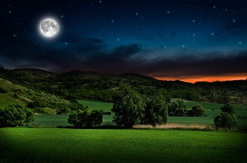 山陵里静静的夜色 山陵里静静的夜色