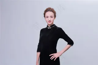 叉腰的旗袍美女写真