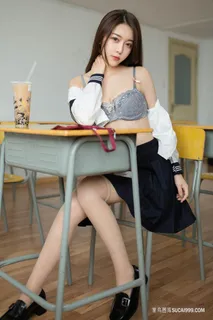 教室里JK制服诱惑美女夏诗雯大胆写真套图