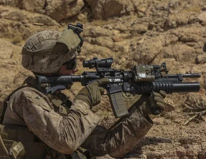 拿枪射击的士兵大图 拿枪射击的士兵大图