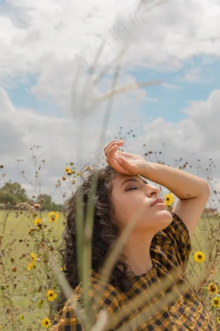 治愈系迷人美女写真图片