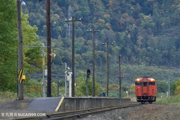 铁路山脉美景壁纸