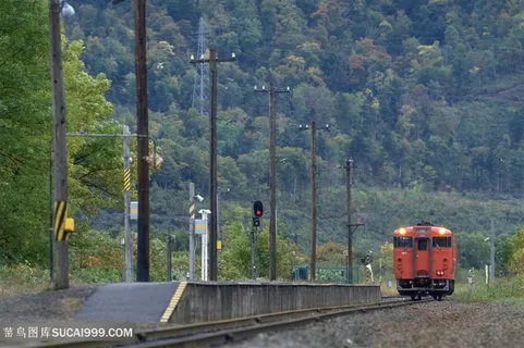 铁路山脉美景壁纸
