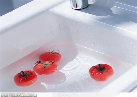 居家生活-洗菜池中的西红柿