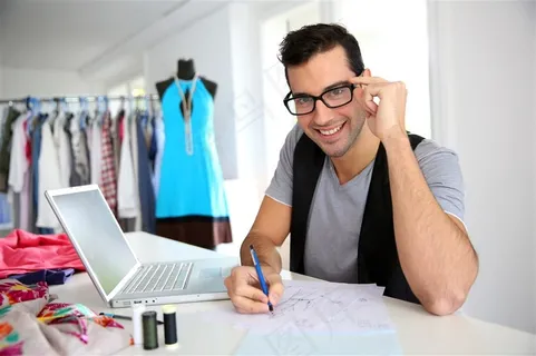 工作的服装设计师 工作的服装设计师