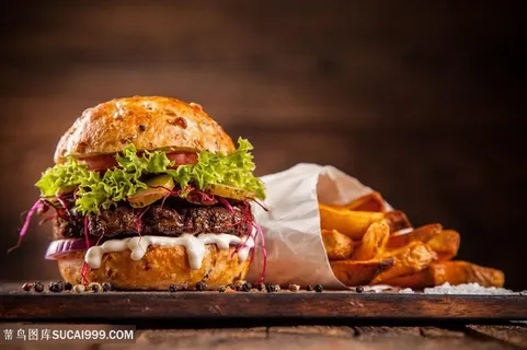 汉堡包和炸薯条图片