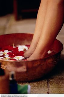 美容SPA（花瓣浴脚部侧面特写）