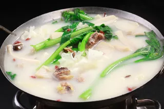 锅仔银耳炖柴鸡 (1)