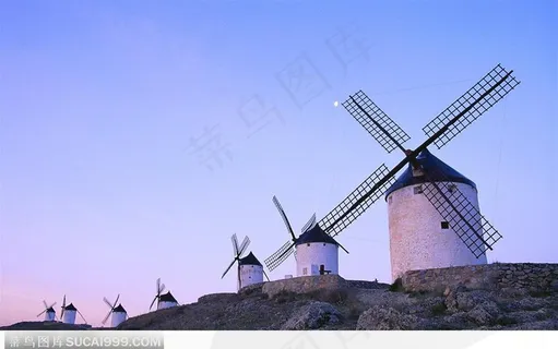 西班牙小镇上的风车图片