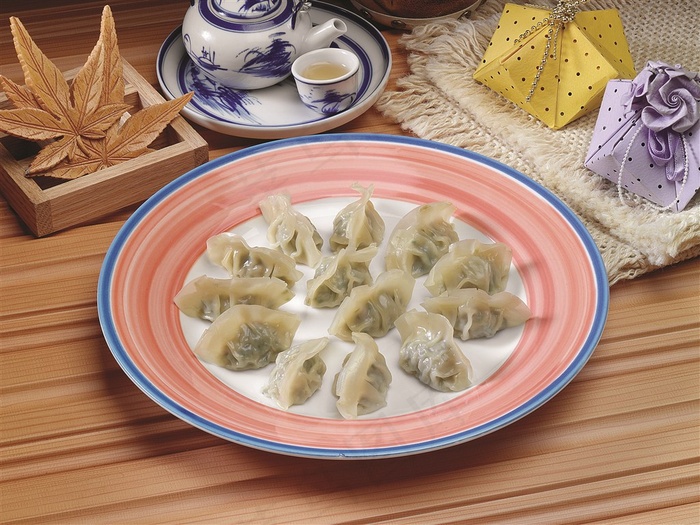 年夜饭饺子的摆盘