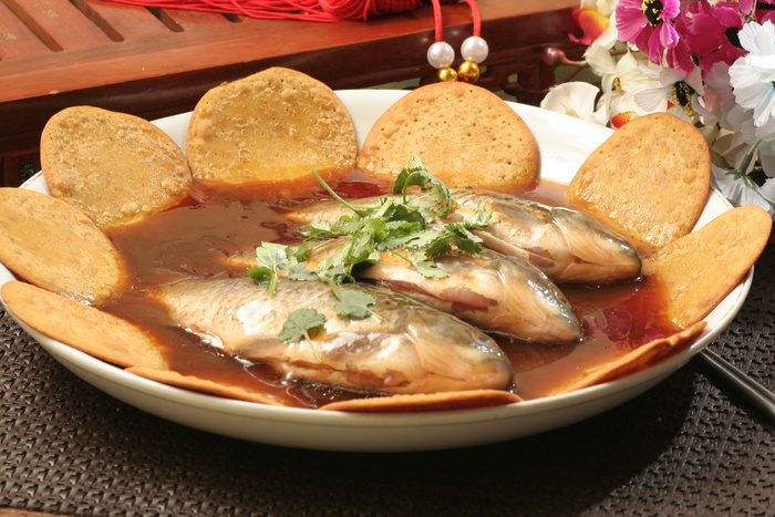 农家饼子熬鲫鱼  22元-安国花园宾馆