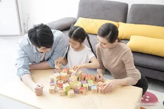 商务男士 小男孩 小女孩 幸福家庭 温馨家庭 全家福 一家三口 温馨