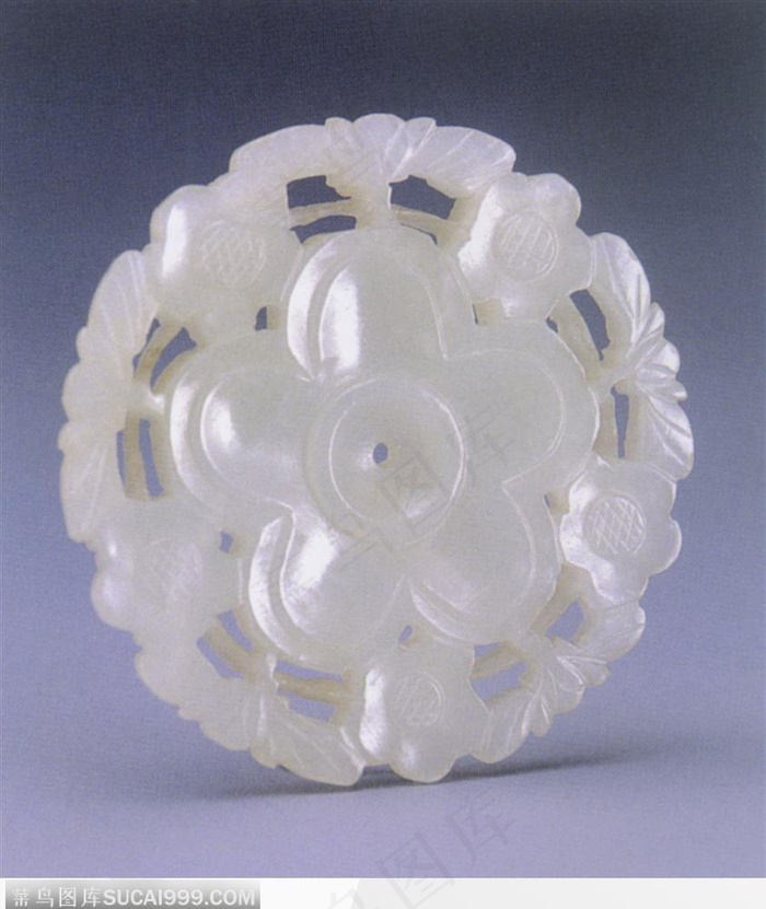 传统工艺-镂空雕刻的梅花