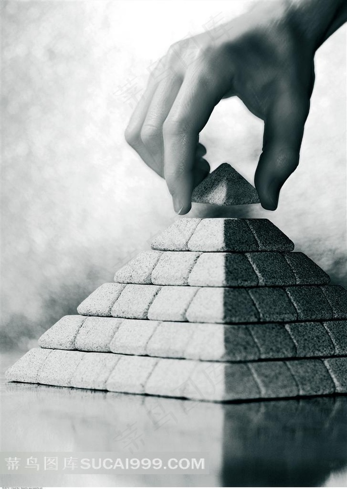 金字塔创意广告图片