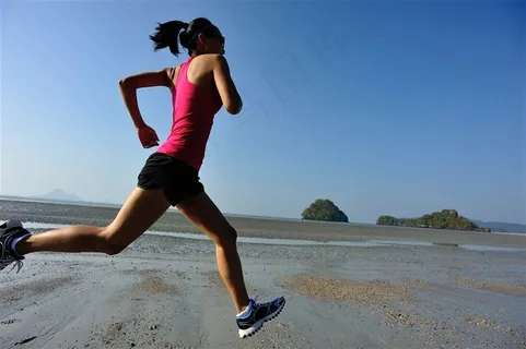 正在跑步的美女