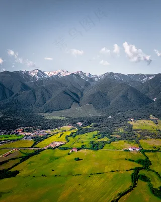 绿色小小村庄鸟瞰图