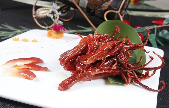 传统美食卤鸭舌