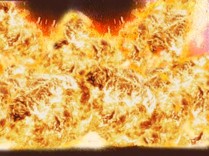 爆炸火焰巨大 爆炸火焰巨大