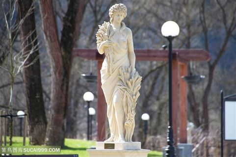 路边的人物雕塑图片