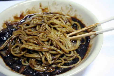 杂酱面图片 杂酱面图片