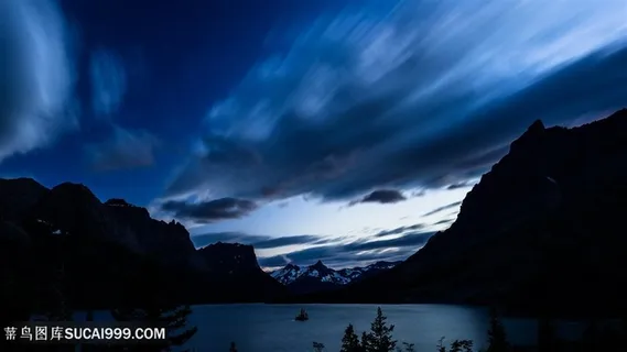 黄昏山脉湖畔风景画壁纸 黄昏山脉湖畔风景画壁纸