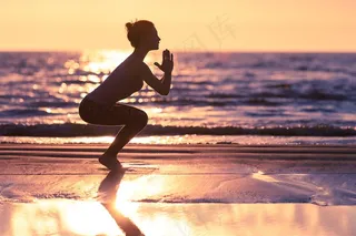 海边好身材的美女