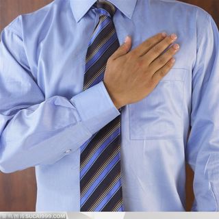 人物手势元素-手放胸口手势特写