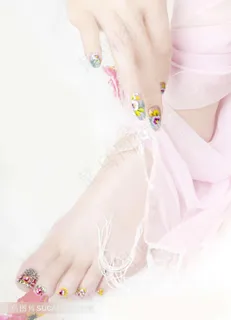 时尚花卉美甲图片 时尚花卉美甲图片