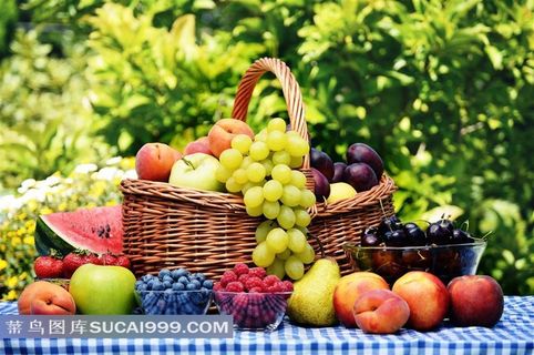 夏日新鲜蔬菜水果果篮